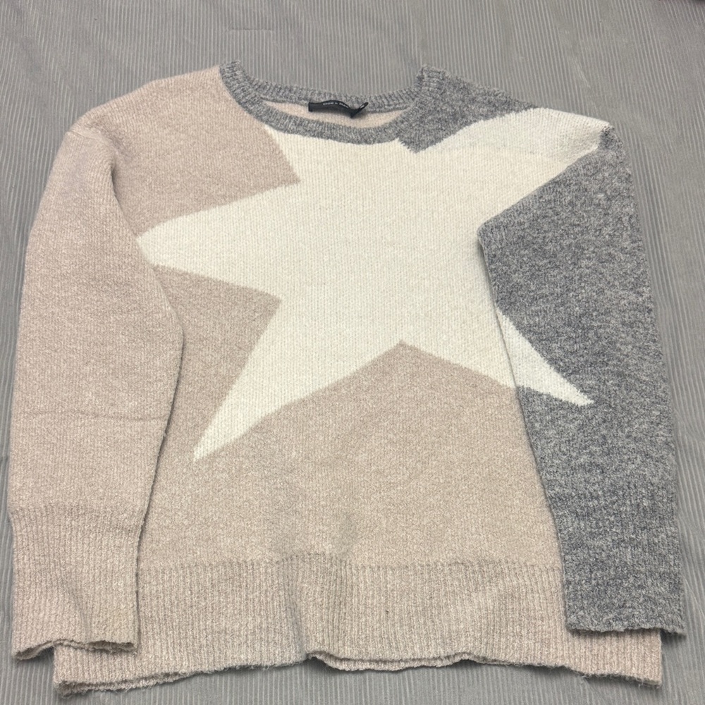 Doe & Rae Beige and Gray Star Sweater